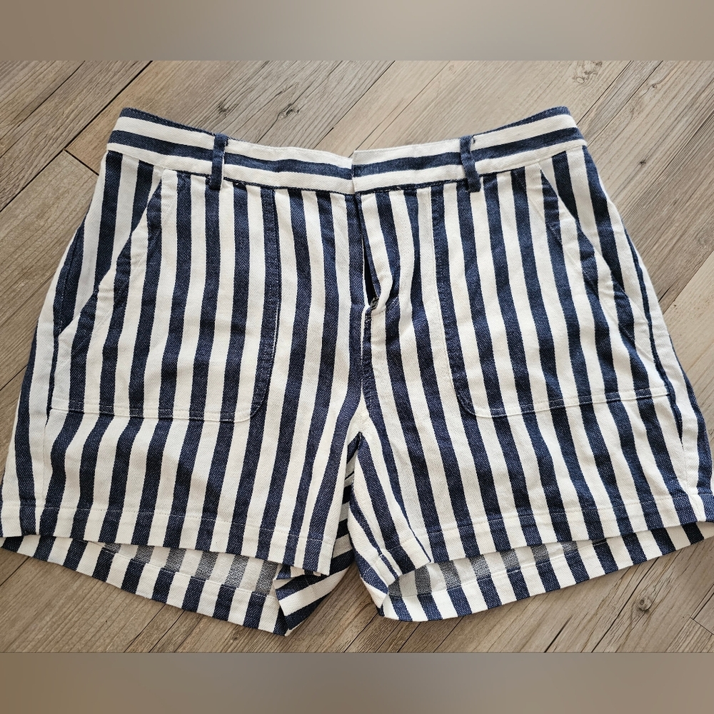 Vince Camuto strife shorts!